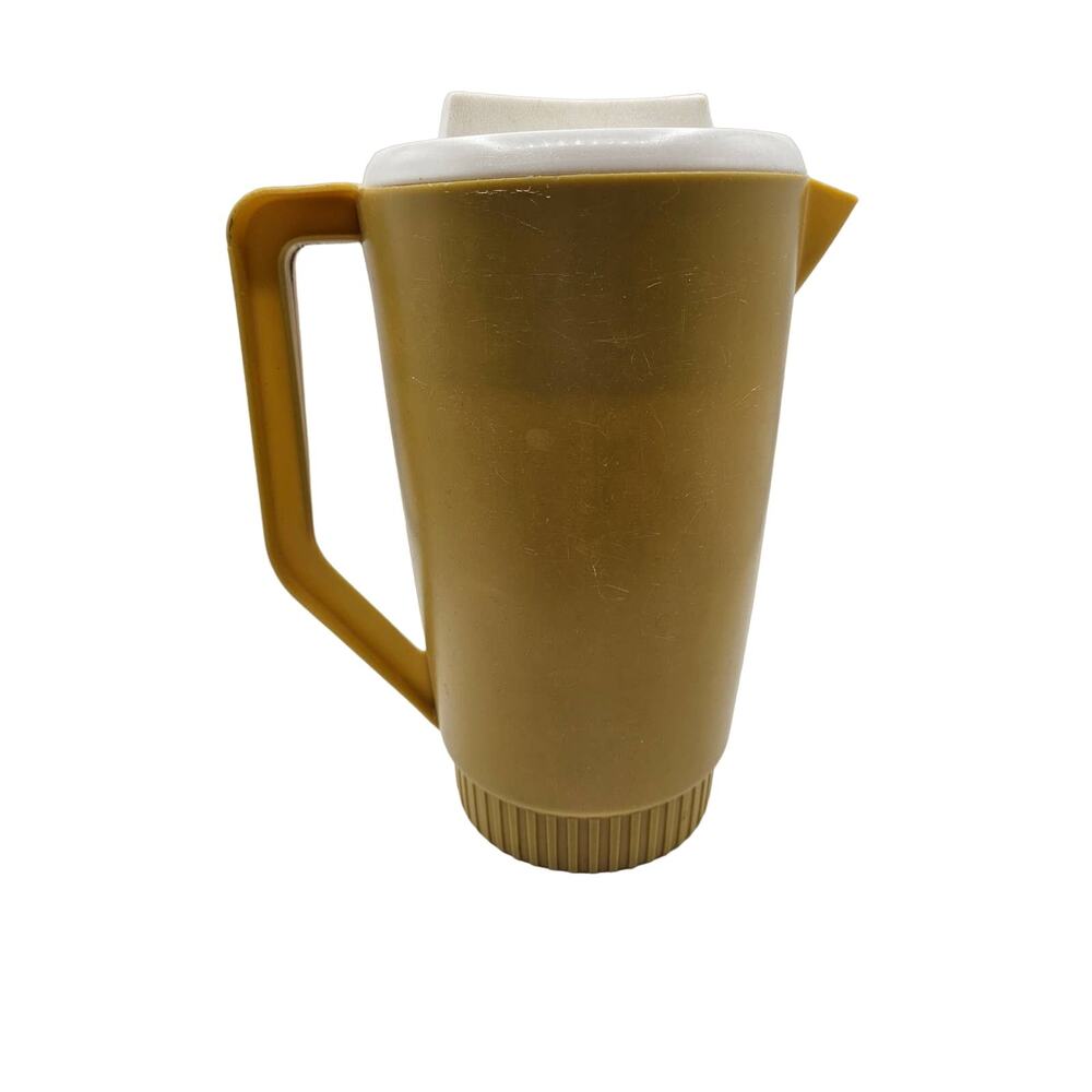 Rubbermaid Vintage #2390 Yellow 2 1/4 Quart Party Plan Pitcher White Lid Drink